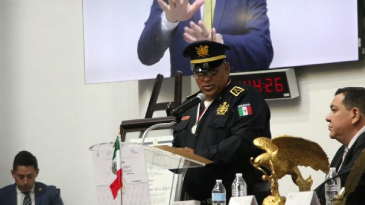 Bombero hace revelación controversial al recibir medalla al mérito de Protección Civil