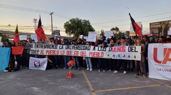 Estudiantes de la UAEH y del Tec de Pachuca marchan en visita de Sheinbaum