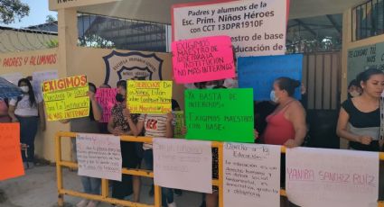 Padres exigen maestro para escuela de Huejutla; uno lleva 9 años sin dar clases