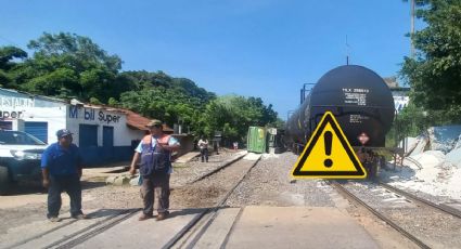 Tren impacta a tráiler que intentó ganar el paso en Oteapan, Veracruz