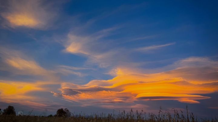 ¿Naves espaciales o nubes lenticulares en la CDMX y Edomex? Esto pasó en el cielo