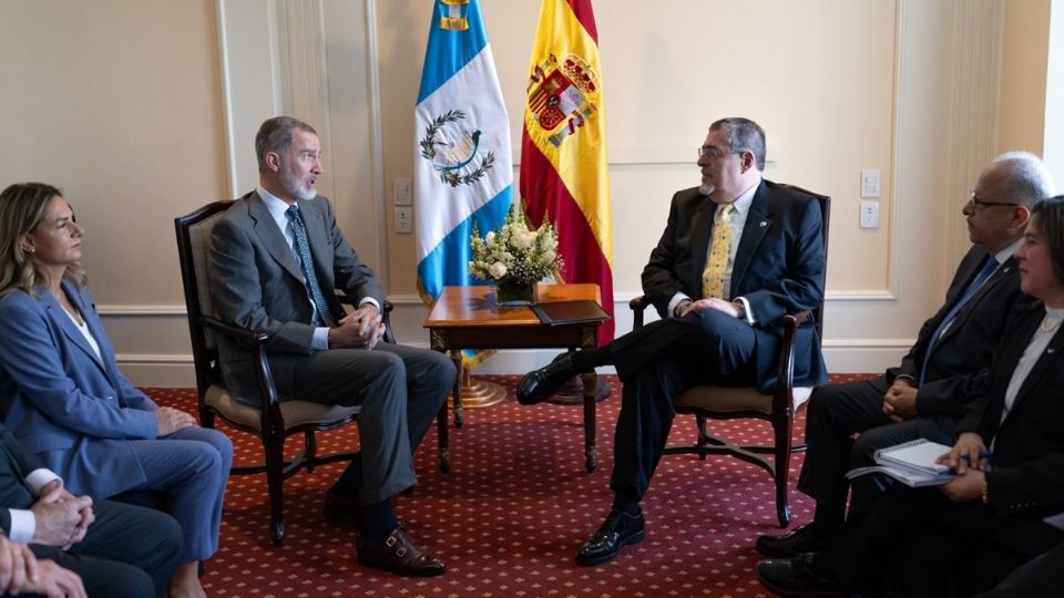 Arévalo se reúne con el Rey de España previó a la ceremonia de trasmisión de mando presidencial en Guatemala