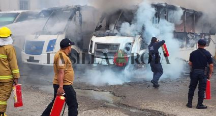 Se incendian 3 autobuses de pasajeros en terminal de Papantla