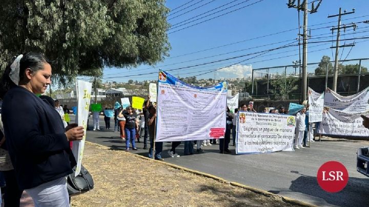 Empleados de salud desquician vialidades en Edomex por falta de pago e insumos