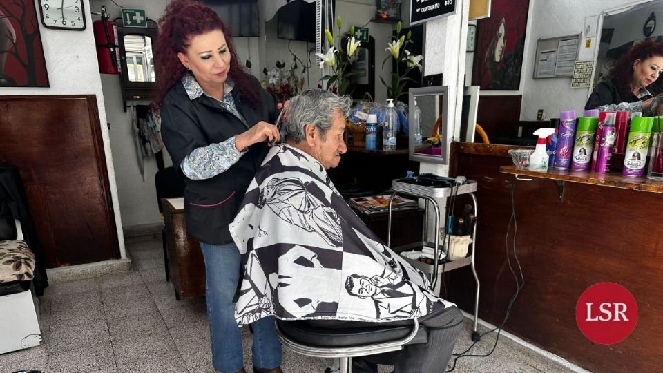 Para Lupita, quien vive en Santiago Miltepec, en Toluca y tiene una estética, no sólo se trató de de cuatro días sin gota del líquido en los que decidió comprar garrafones para poder usar el baño en su casa, sino de perder dinero