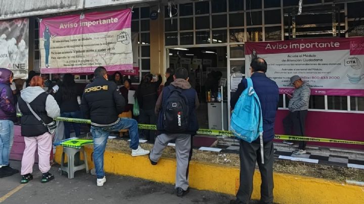 Saturan módulos del INE; el último día para tramitar credencial y actualizar datos