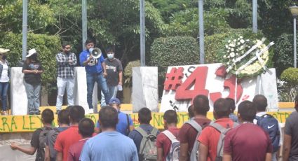 Caso Ayotzinapa: AMLO fija fecha para recibir a los padres de los normalistas desaparecidos