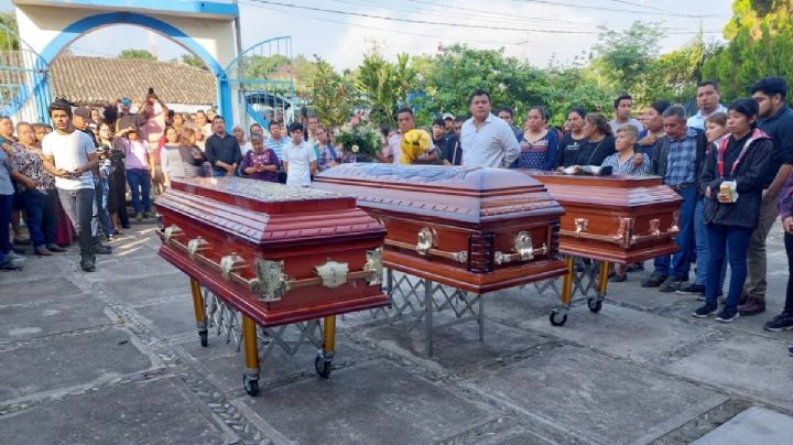 Dan último adiós a familia de Papantla fallecida en choque carretero