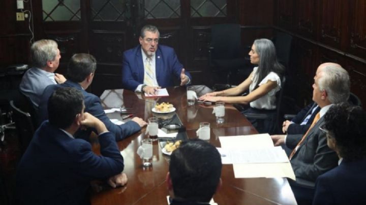 Guatemala: Arévalo se reúne con SIP y CPJ; recalca su compromiso con la libertad de expresión