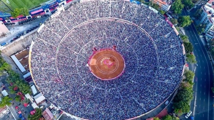 Se "incendia" Plaza de Toros México; manifestantes agreden a aficionados y no frenan corrida