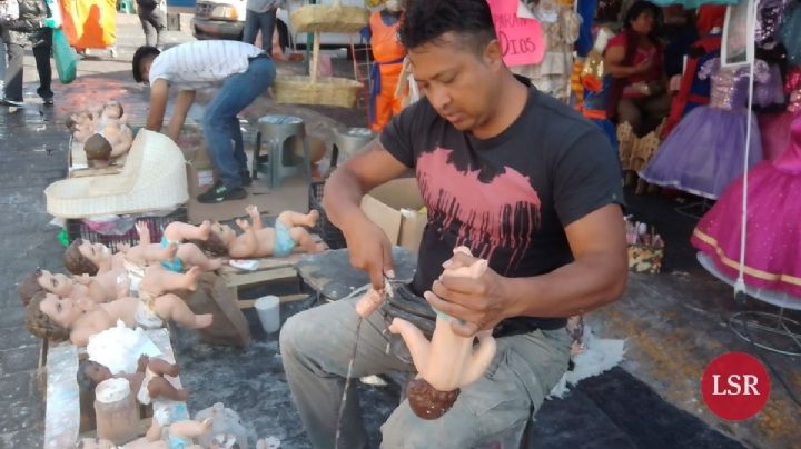 En el “hospital” del Niño Dios en Tlalnepantla, reparan, reconstruyen y retocan, previo al 2 de febrero