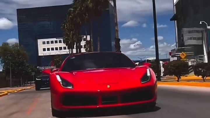 Un Ferrari en las calles de León: aguas con los topes gigantes