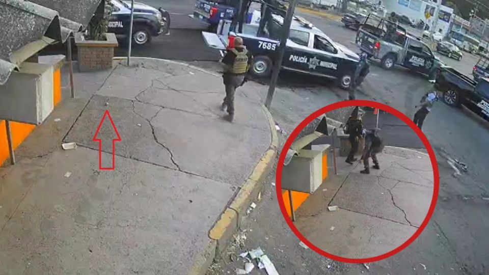 Los policías fueron evidenciados en una grabación.