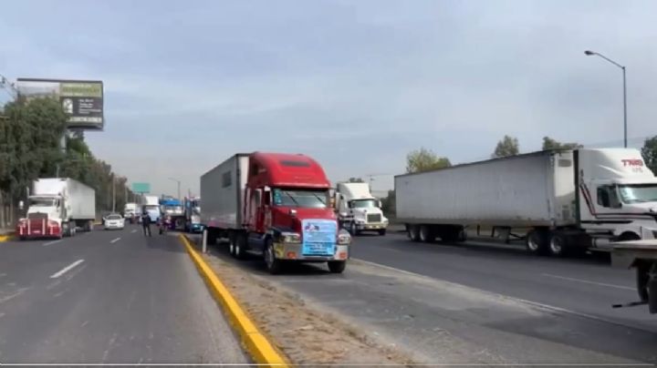Bloqueo en la México Querétaro por caravana de tráilers con destino a la CDMX