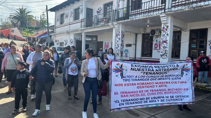 Artesanas piden no enseñar a bordar tenangos al Instituto de Capacitación de Hidalgo