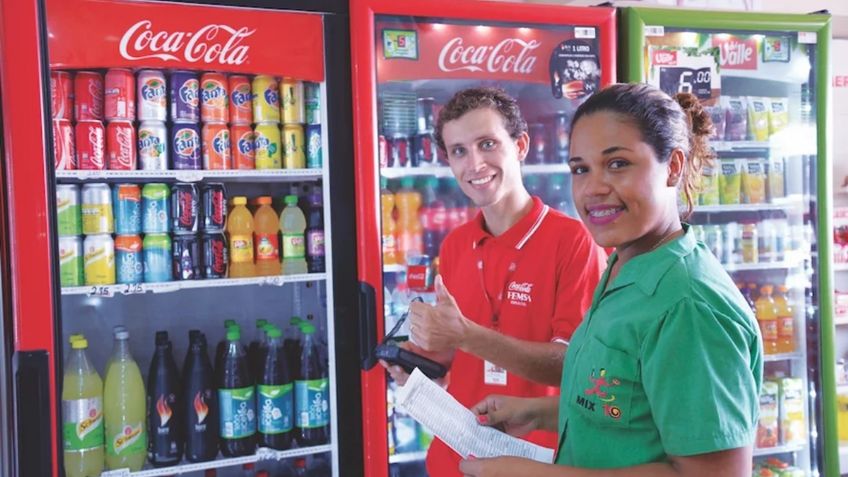 FEMSA sortea debilidad en México con músculo internacional