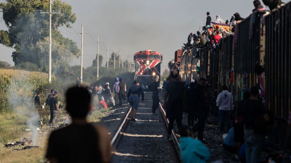 La tragedia ocurrió cuando sus padres migrantes trataban de subir a un tren en movimiento en el municipio del Carmen, en Nuevo León