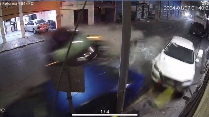 Automovilista ebrio escapaba de alcoholímetro y destroza 3 vehículos | VIDEO