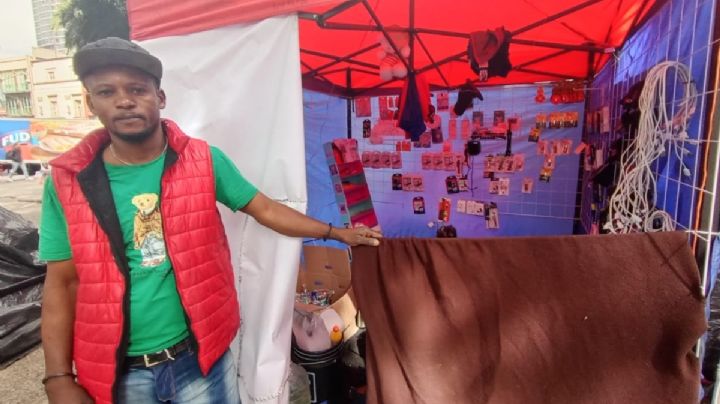 "Me gusta aquí, México y el parque"; migrantes llenan Plaza Giordano Bruno