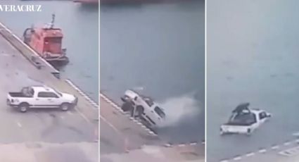 VIDEO: Camioneta del SAT se va al mar en el puerto de Veracruz