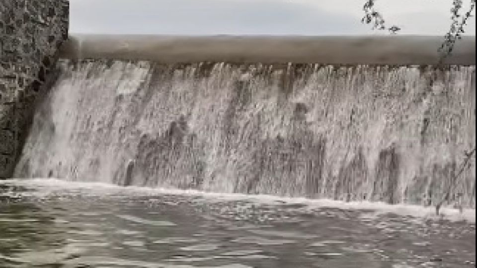 Vertedero de la Presa del Bordo de Tengano, en Apaseo el Grande, ayer.