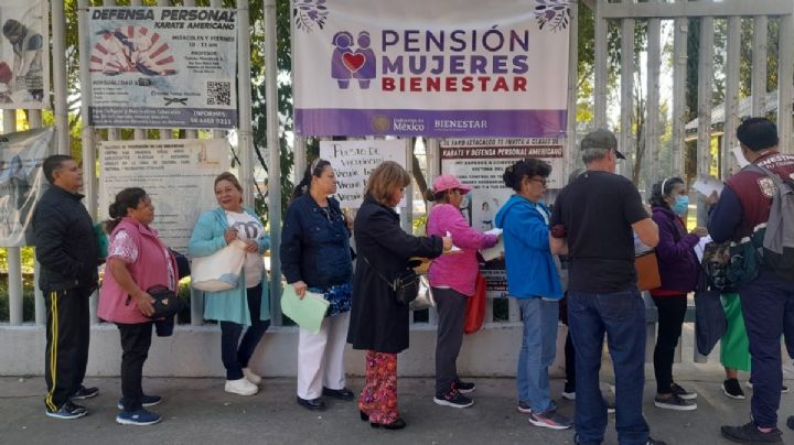 Mujeres de 60 años van por pensión; les dicen que regresen al cumplir 63