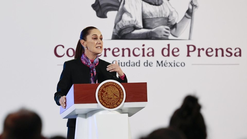 Sheinbaum en conferencia donde exige disculpas de España a los pueblos indígenas