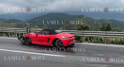 Auto deportivo y tráiler chocan en las Cumbres de Maltrata; causan tráfico vehicular