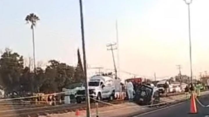 En Irapuato: Mueren prensados 2 conductores en choque de frente