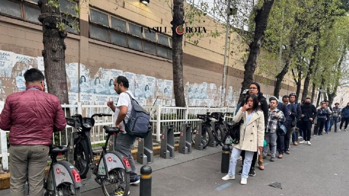 La larga espera para tomar una Ecobici en Buenavista