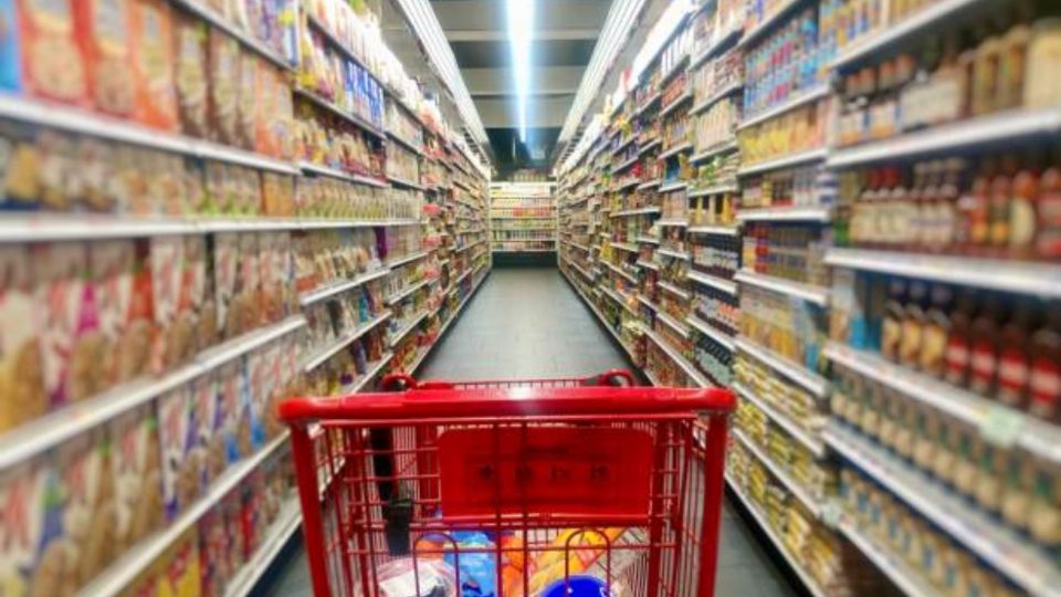 Para la canasta de consumo se tomó como referencia la canasta alimentaria definida por el Coneval