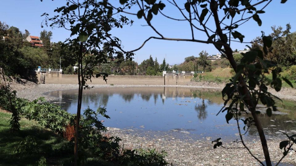 Como parte de los acuerdos que ha realizado el Sistema Aguas para contribuir en esta tarea, se realizó el Estudio Hidrológico de la cuenca, se fabrican redes retenedoras de basura y se lleva a cabo la modernización del sistema de desinfección de la Planta de Tratamiento de Aguas Residuales “El Capulín”.