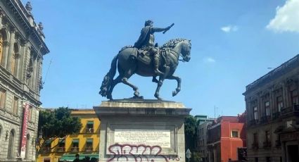 Vandalizan estatua "El Caballito" en Plaza Tolsá