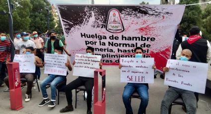 Alumnos de la Escuela Normal de Tenería inician huelga de hambre