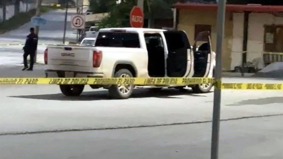 En el lugar, escaparon otros hombres del grupo, que fueron perseguidos  y finalmente sometidos en el kilómetro 200 de la Carretera Nacional, donde se aseguraron otras dos camionetas.