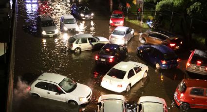 ¿Qué debes hacer en una inundación mientras conduces?