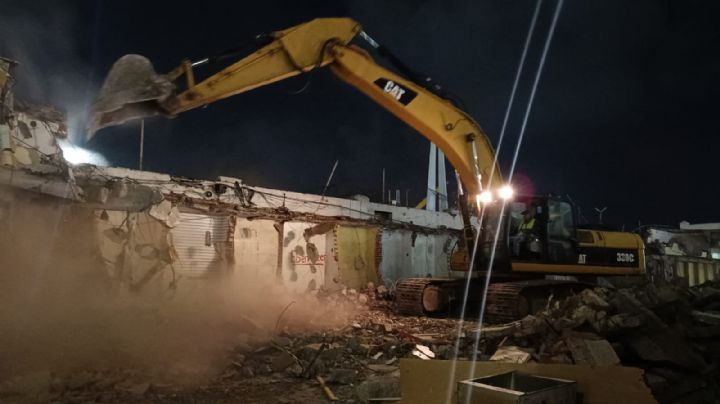 Inicia demolición de locales del Mercado de Artesanías de Veracruz