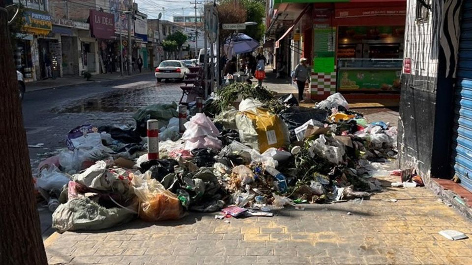 Más de 1,000 toneladas de basura cubren Tehuacán; reanudan recolección