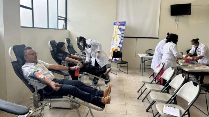 100 personas donan sangre para niños con cáncer en Celaya