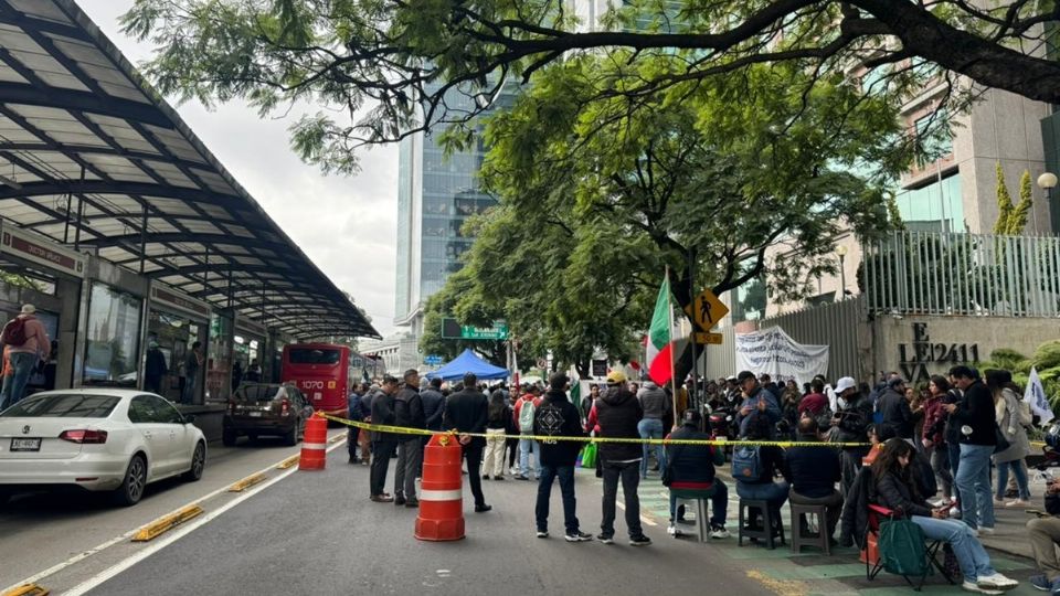 Protesta de trabajadores del poder judicial en Avenida de los Insurgentes