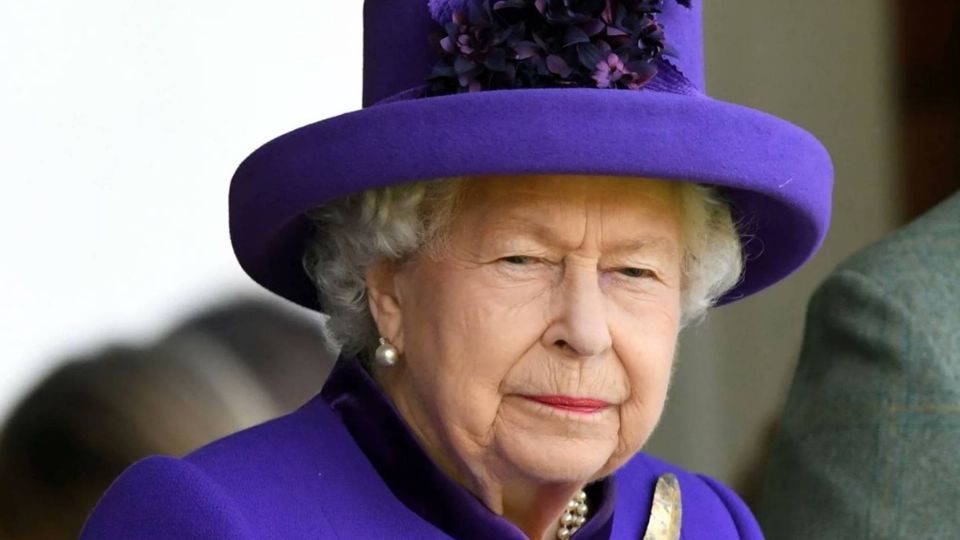 Isabel II padecía cáncer de huesos y sabía que iba a morir, según Boris Johnson