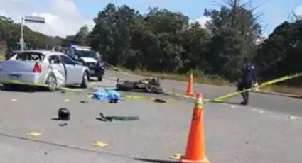 Se impacta motocicleta contra un auto en Sierra de Lobos: Un muerto y 3 lesionados