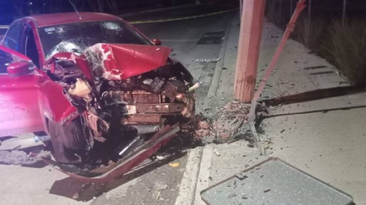 Choca joven contra poste y muere prensado, en Salamanca