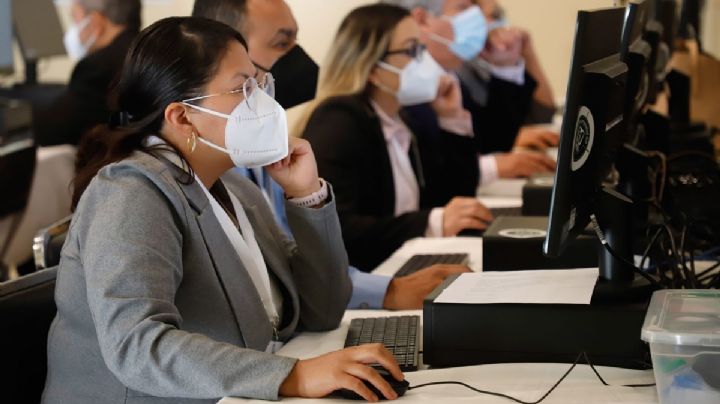 Burócratas tendrán hasta 40 días de aguinaldo y 14,500 pesos en vales