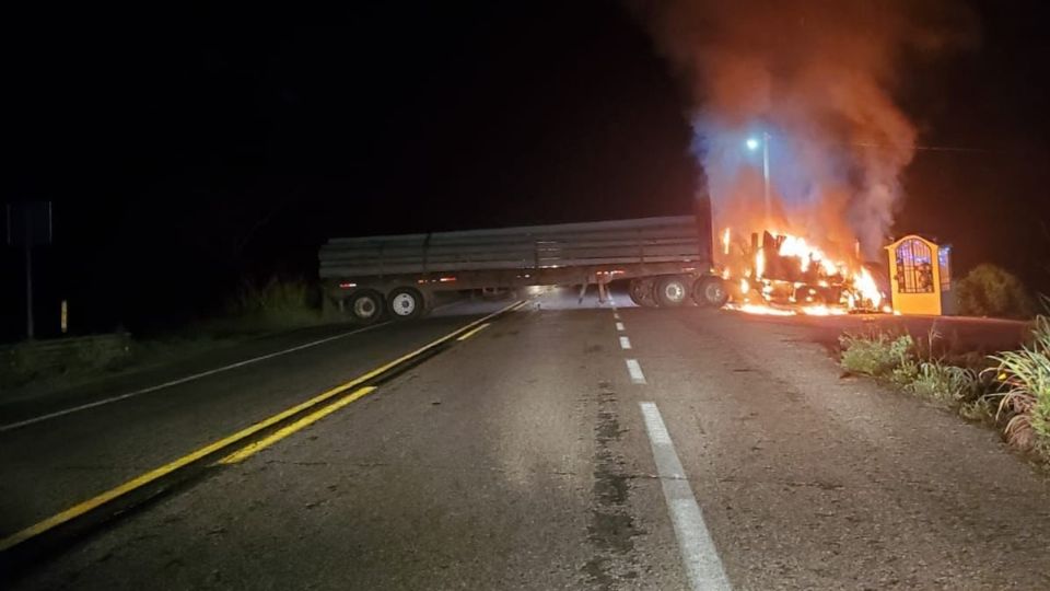 Hombres armados atacaron una patrulla de la policía municipal de Tecpan de Galeana.