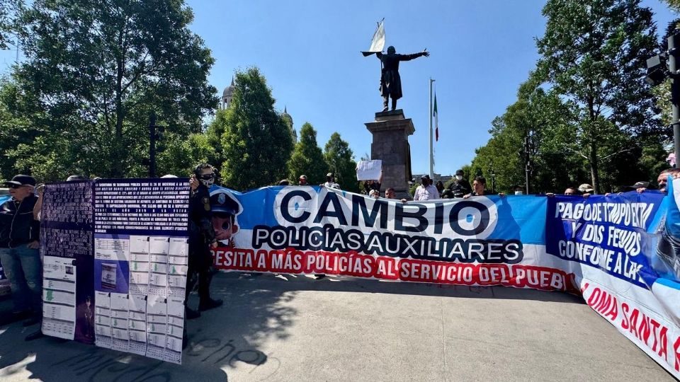 Edomex: Policías protestan por chalecos rellenos de cartón y armas hechizas