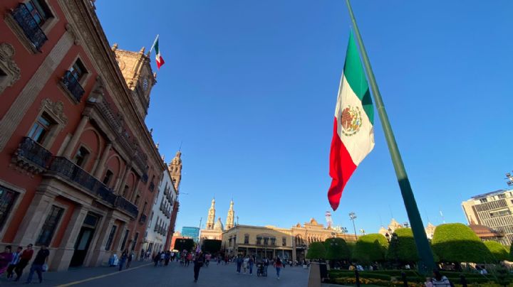 ¿Luto en León? Una falla mecánica mantuvo a la bandera nacional a media asta