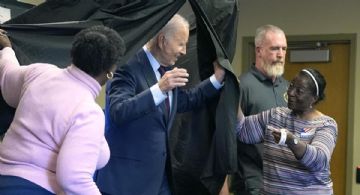 Biden acude a votar anticipadamente en Delaware