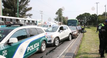 Carambola de 8 autos afecta Periférico y canal de Tezontle; hay personas heridas