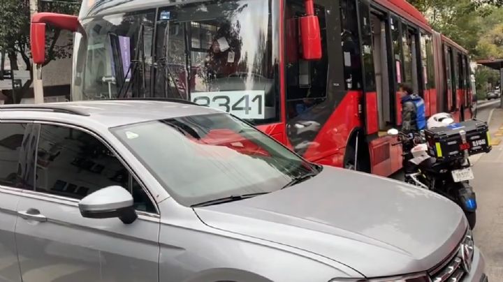 Accidente en Metrobús deja 12 heridos en la Narvarte; 4 fueron trasladados a un hospital